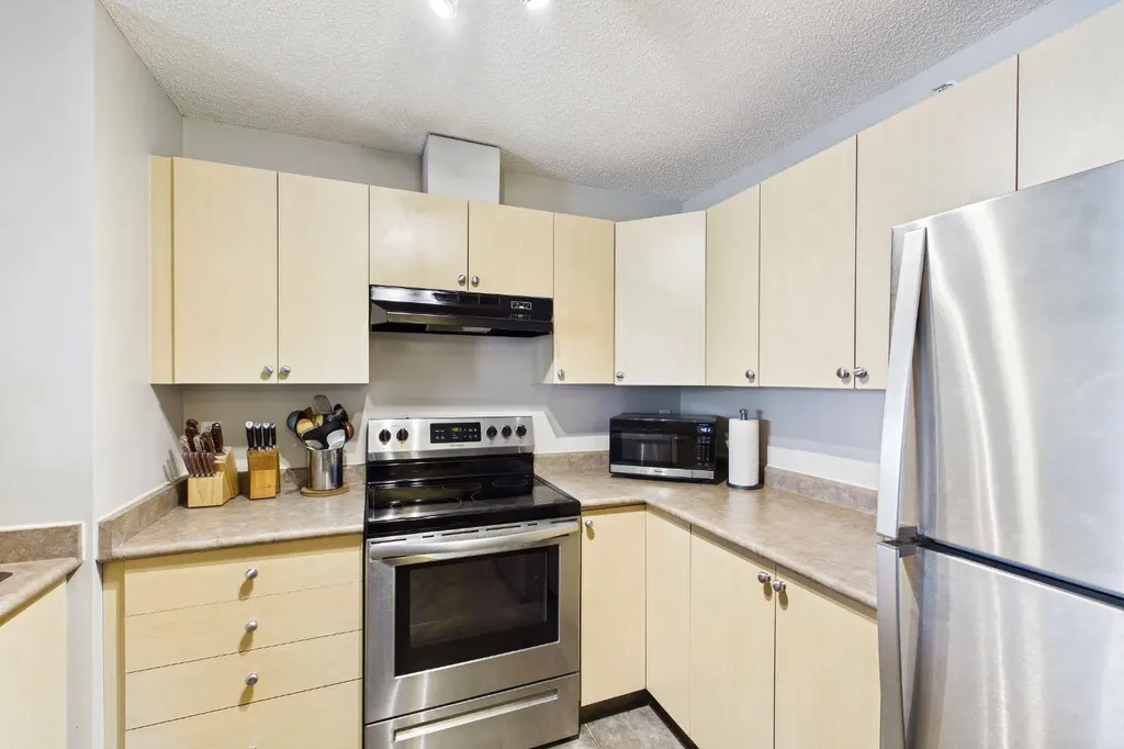 2371 Eversyde Avenue SW Calgary AB T2Y 4S3