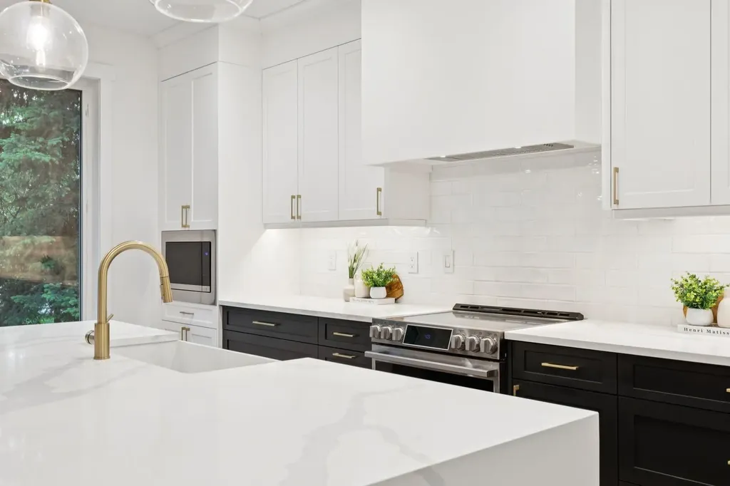 3 Discovery Ridge Lane SW Calgary AB T3H4Y3