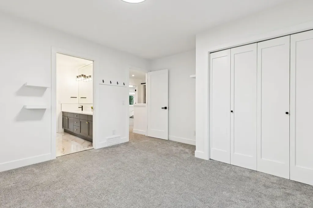 3 Discovery Ridge Lane SW Calgary AB T3H4Y3