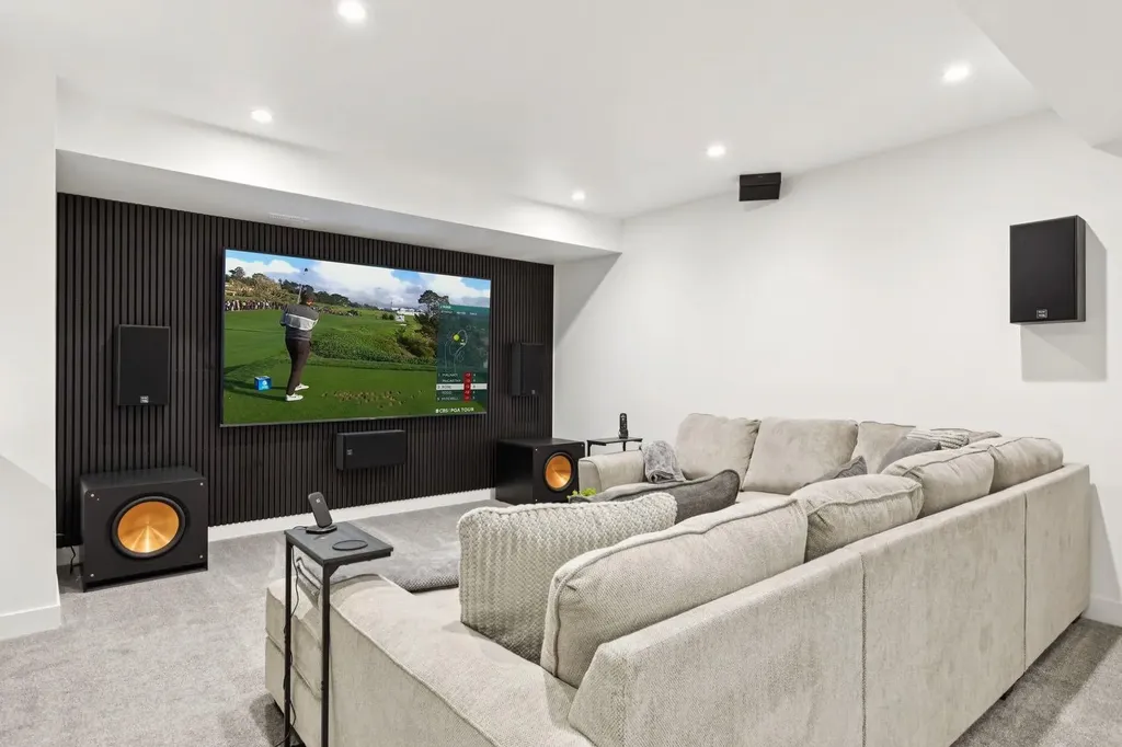 3 Discovery Ridge Lane SW Calgary AB T3H4Y3