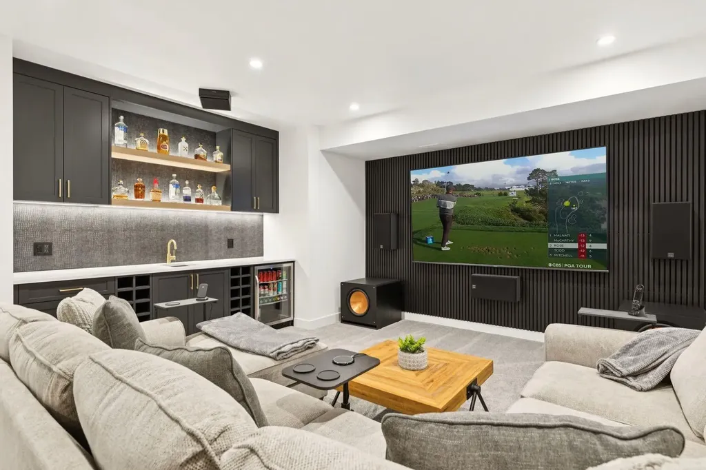 3 Discovery Ridge Lane SW Calgary AB T3H4Y3