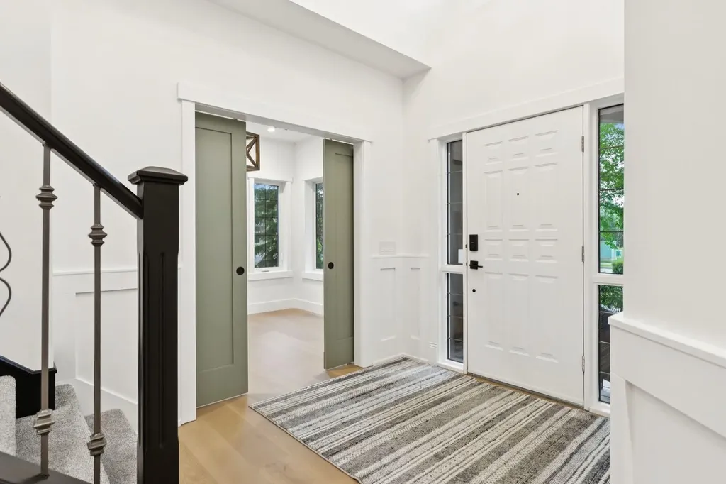 3 Discovery Ridge Lane SW Calgary AB T3H4Y3