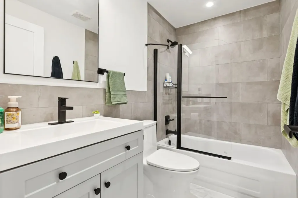 3 Discovery Ridge Lane SW Calgary AB T3H4Y3