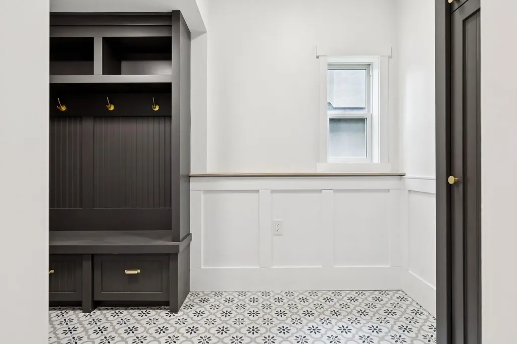 3 Discovery Ridge Lane SW Calgary AB T3H4Y3