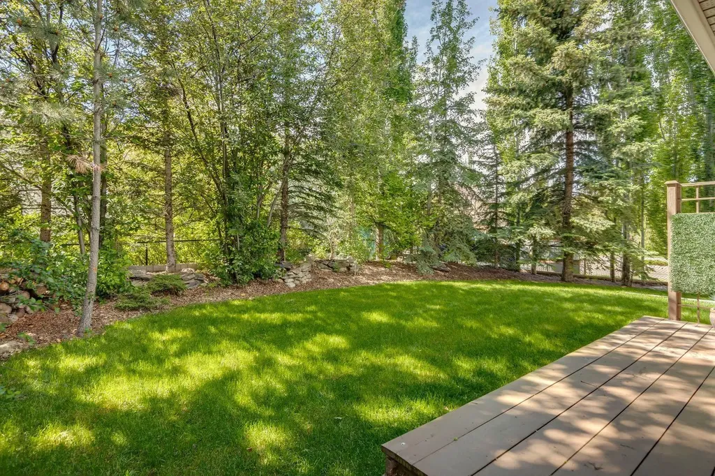 3 Discovery Ridge Lane SW Calgary AB T3H4Y3