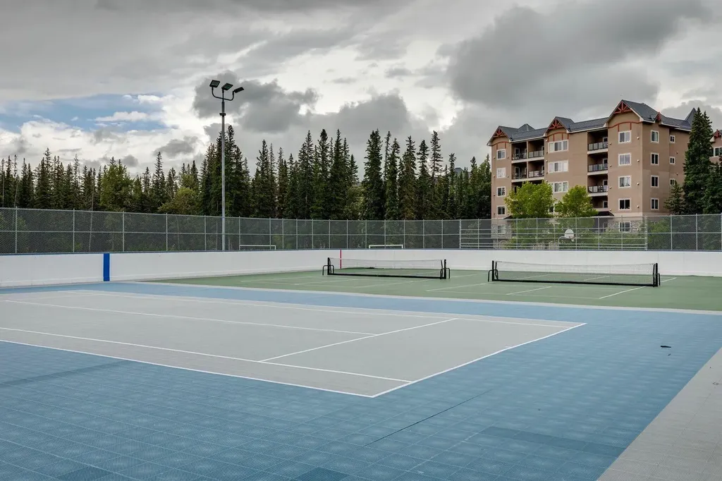 3 Discovery Ridge Lane SW Calgary AB T3H4Y3