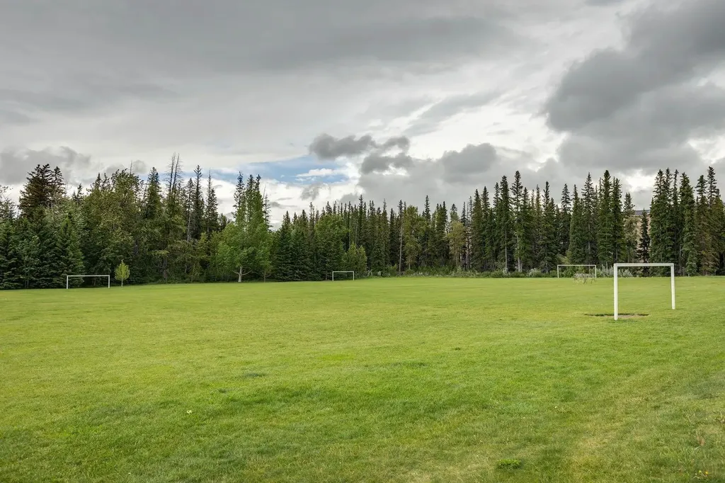 3 Discovery Ridge Lane SW Calgary AB T3H4Y3