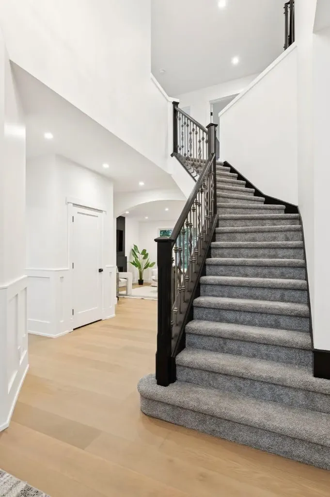 3 Discovery Ridge Lane SW Calgary AB T3H4Y3
