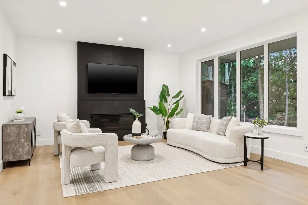 3 Discovery Ridge Lane SW Calgary AB T3H4Y3