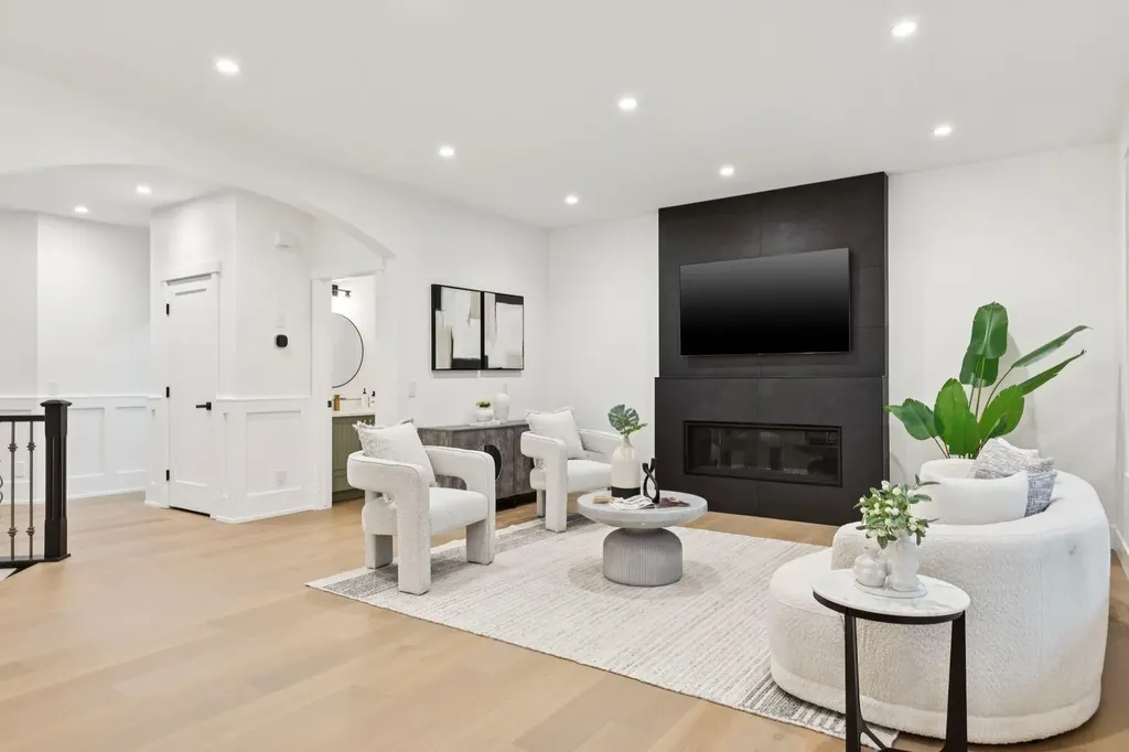 3 Discovery Ridge Lane SW Calgary AB T3H4Y3
