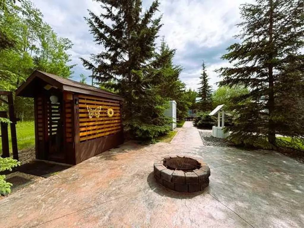 37 Broken Paddle Drive Rural Lesser Slave River No. 124 M.d. Of AB T0G 2B0