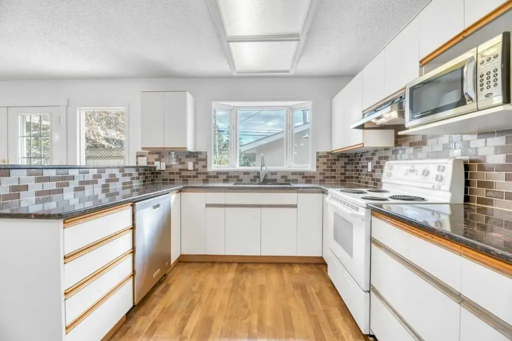 23 Penworth Crescent SE Calgary AB T2A 4C5