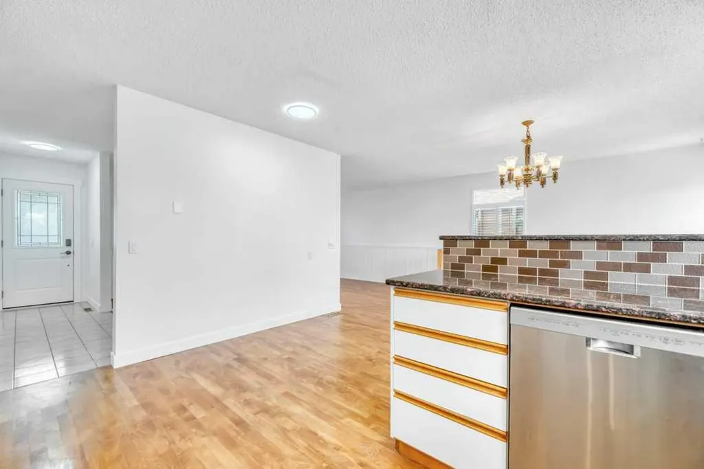 23 Penworth Crescent SE Calgary AB T2A 4C5
