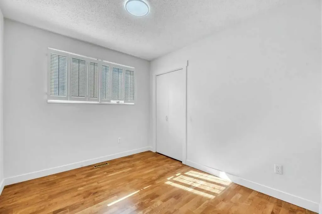 23 Penworth Crescent SE Calgary AB T2A 4C5