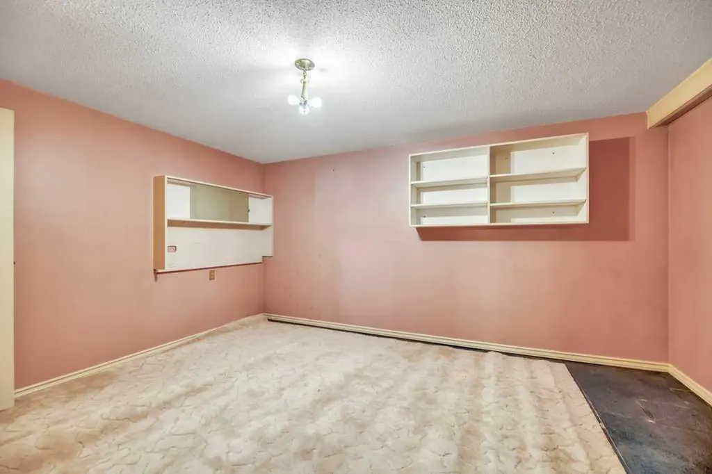 23 Penworth Crescent SE Calgary AB T2A 4C5