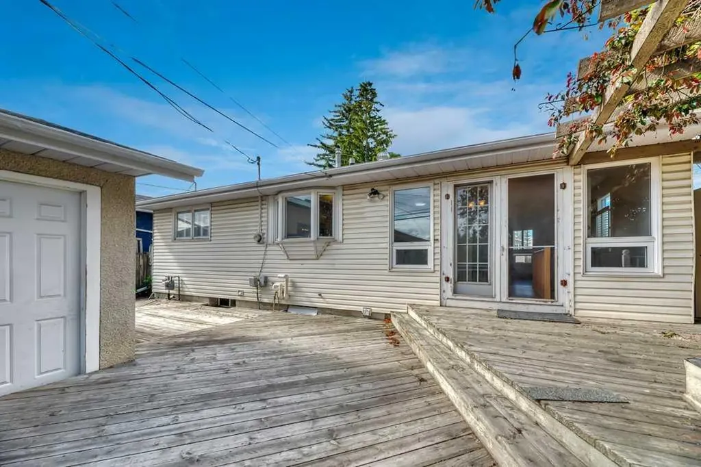 23 Penworth Crescent SE Calgary AB T2A 4C5