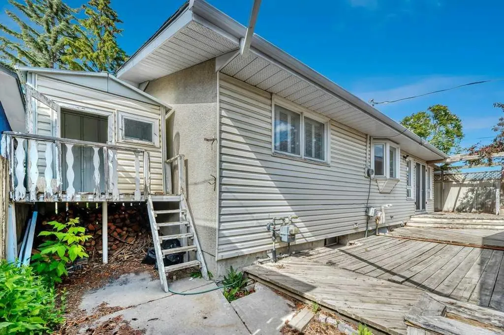 23 Penworth Crescent SE Calgary AB T2A 4C5