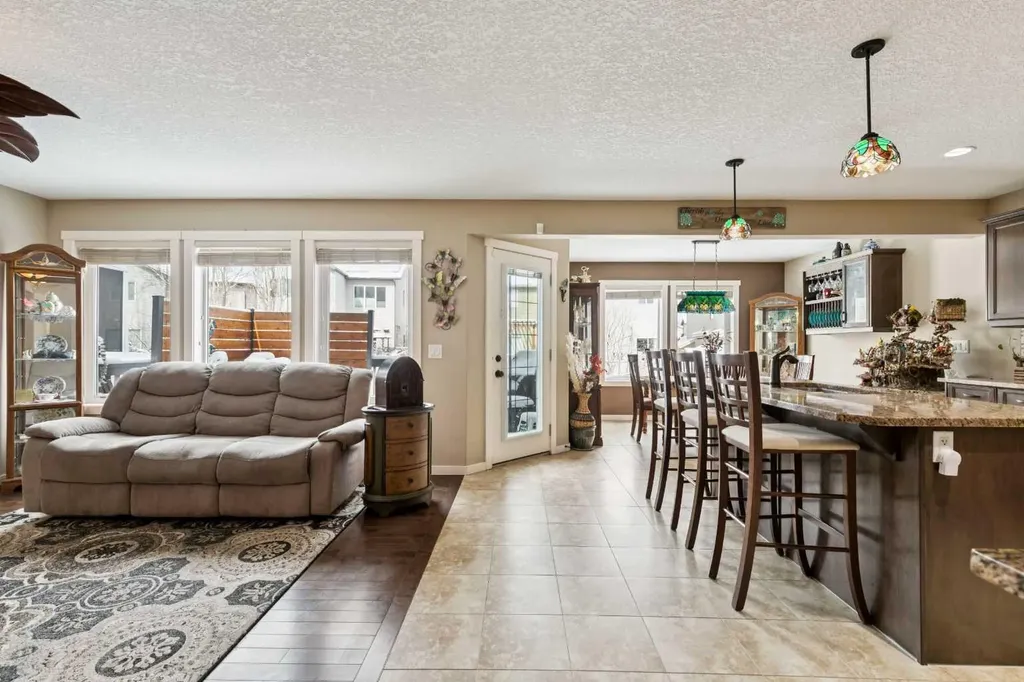 23 Kingston View SE Airdrie AB T4A 0K4