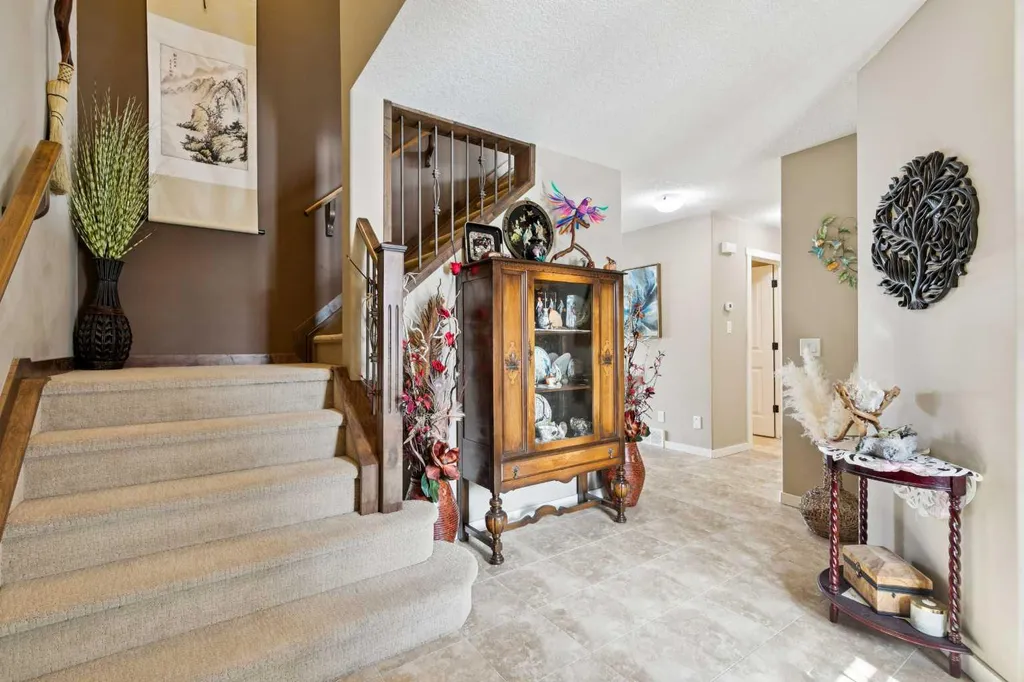 23 Kingston View SE Airdrie AB T4A 0K4