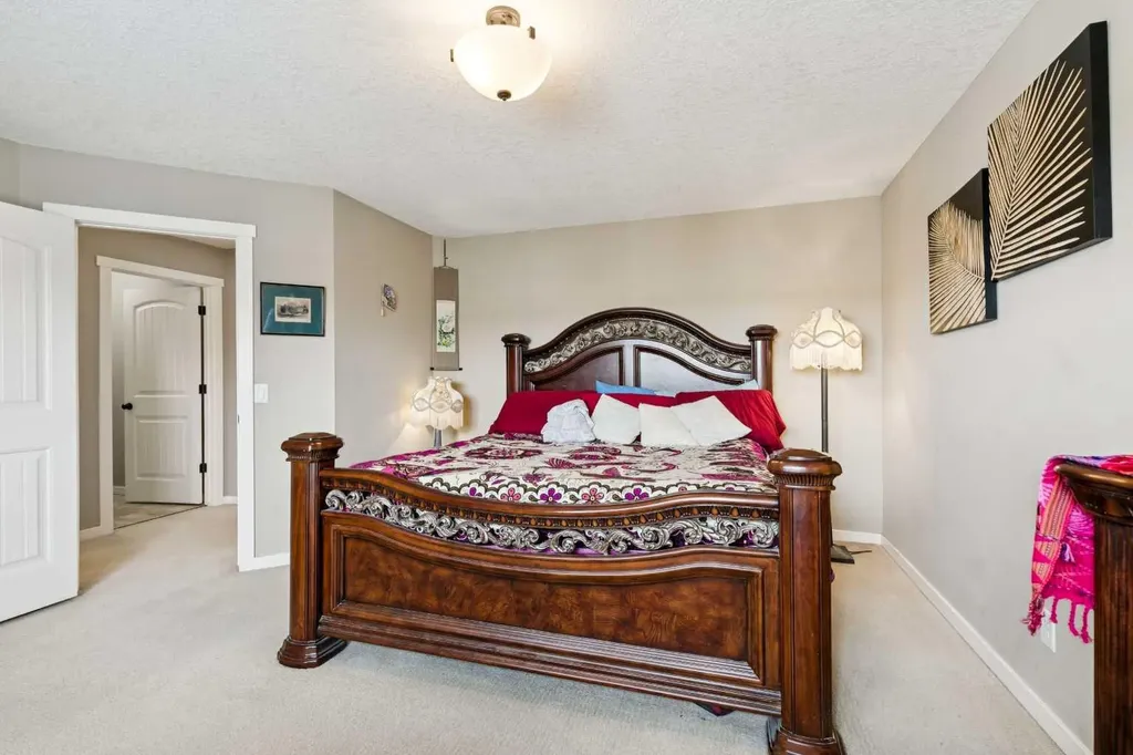 23 Kingston View SE Airdrie AB T4A 0K4