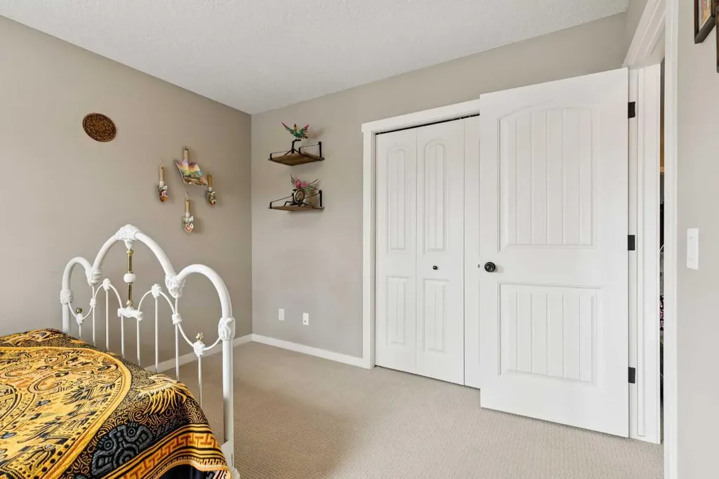 23 Kingston View SE Airdrie AB T4A 0K4