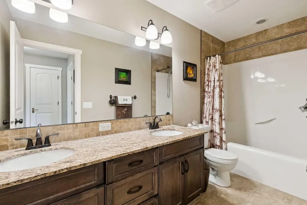 23 Kingston View SE Airdrie AB T4A 0K4