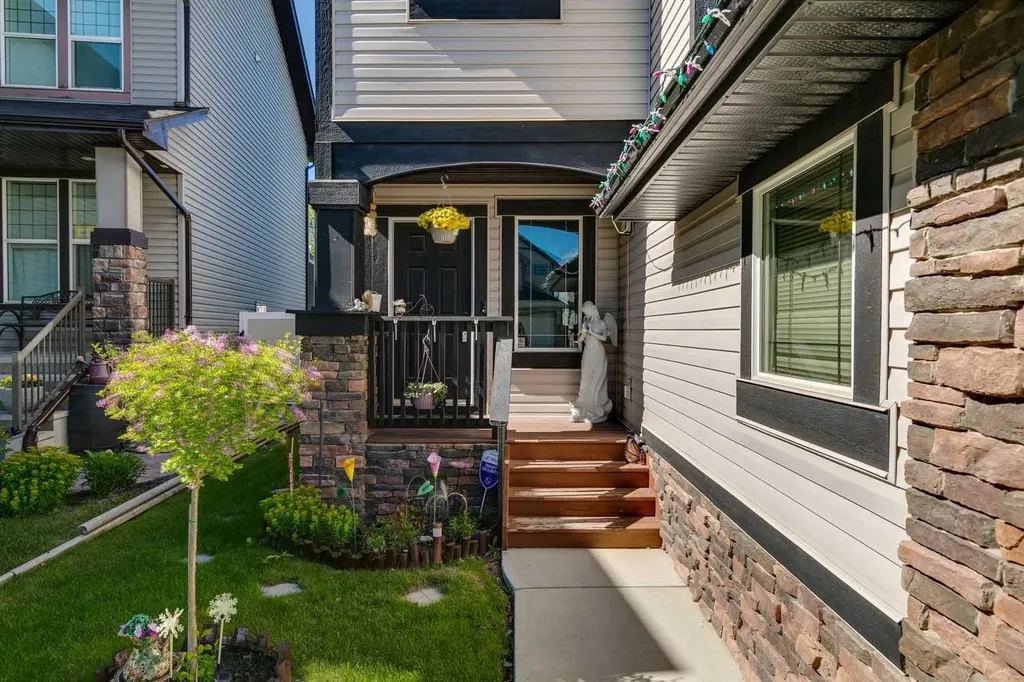 23 Kingston View SE Airdrie AB T4A 0K4