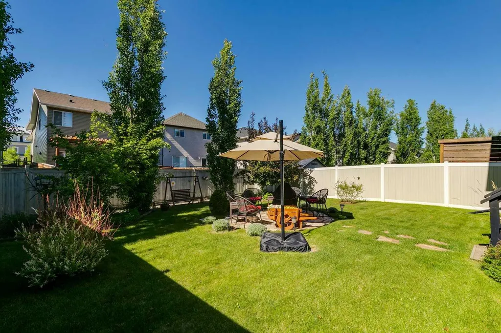 23 Kingston View SE Airdrie AB T4A 0K4