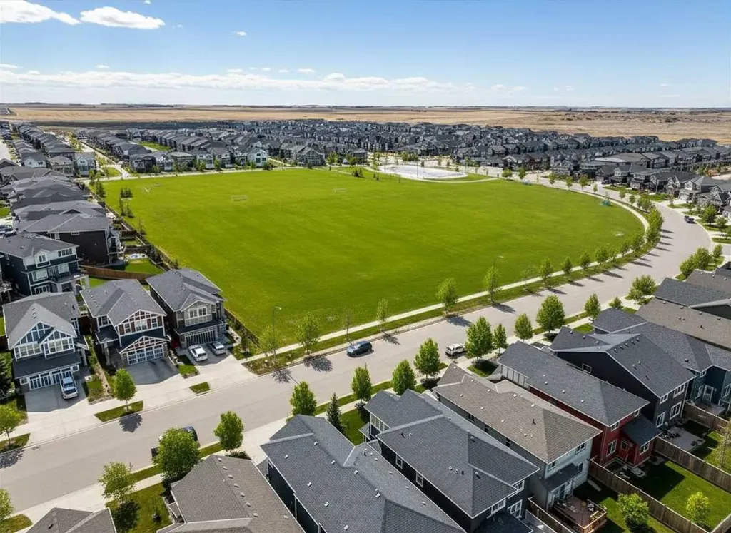 23 Kingston View SE Airdrie AB T4A 0K4