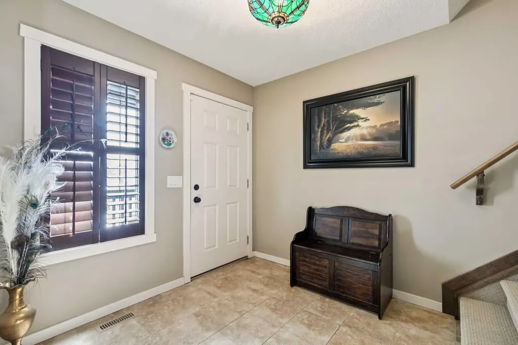 23 Kingston View SE Airdrie AB T4A 0K4