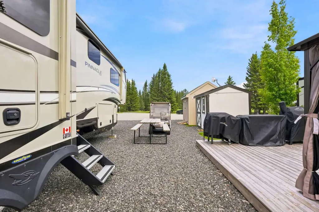 32351 Range Road 55 Rural Mountain View County AB T0M1X0