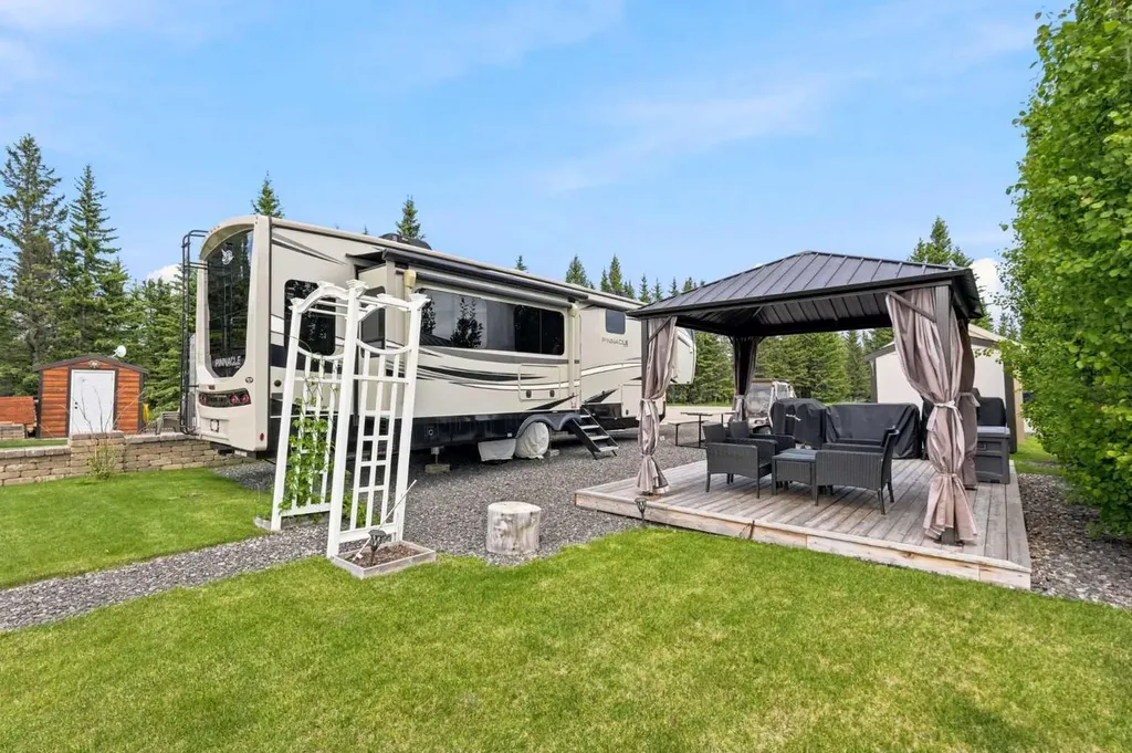 32351 Range Road 55 Rural Mountain View County AB T0M1X0