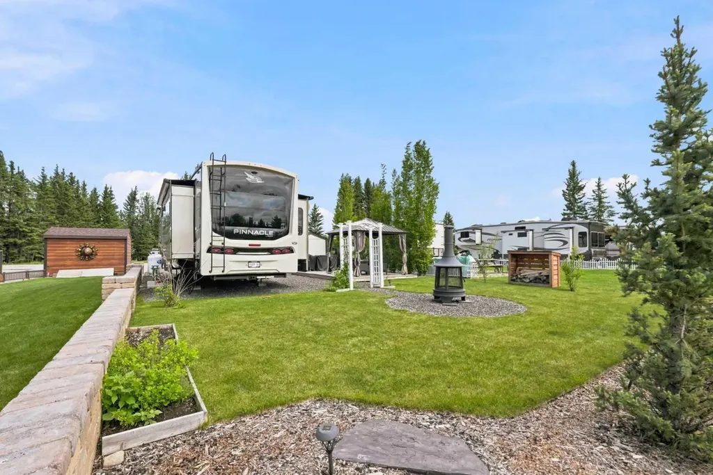 32351 Range Road 55 Rural Mountain View County AB T0M1X0