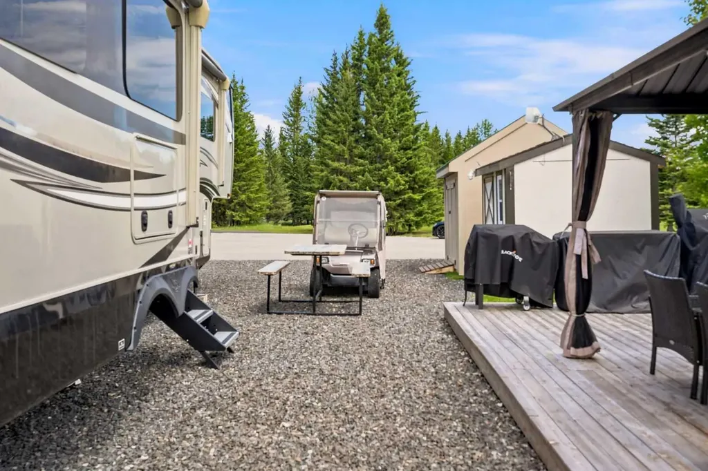 32351 Range Road 55 Rural Mountain View County AB T0M1X0