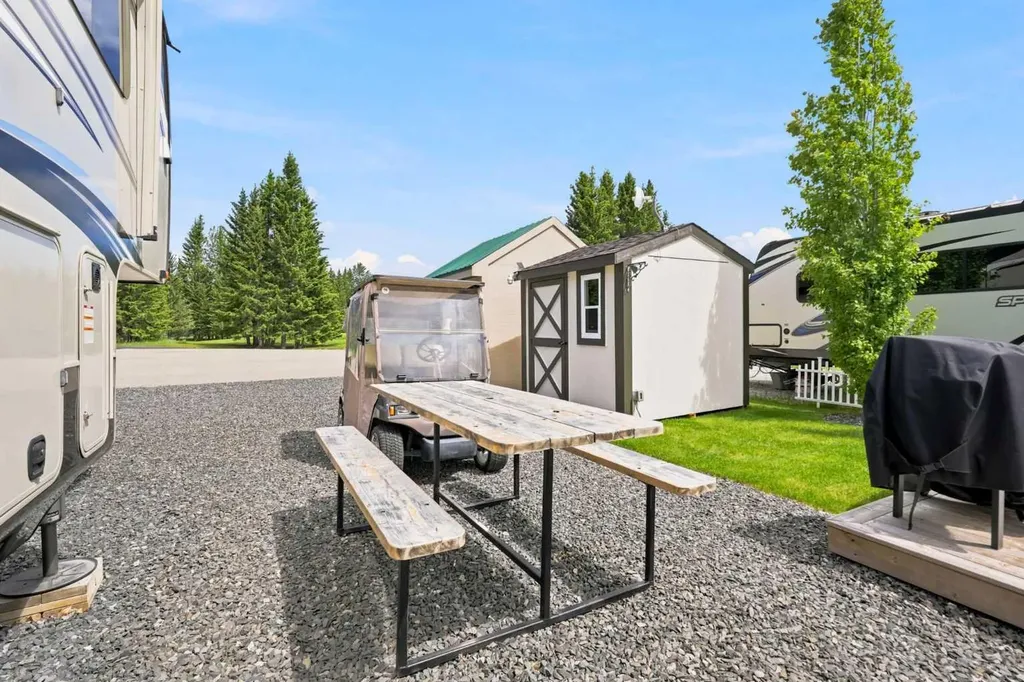 32351 Range Road 55 Rural Mountain View County AB T0M1X0