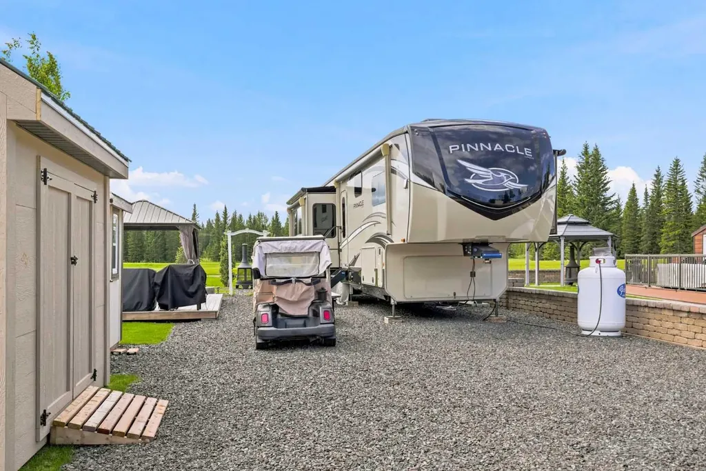 32351 Range Road 55 Rural Mountain View County AB T0M1X0
