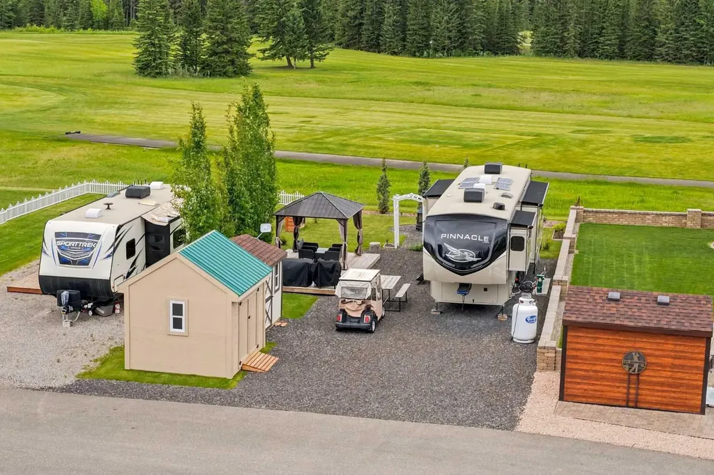 32351 Range Road 55 Rural Mountain View County AB T0M1X0