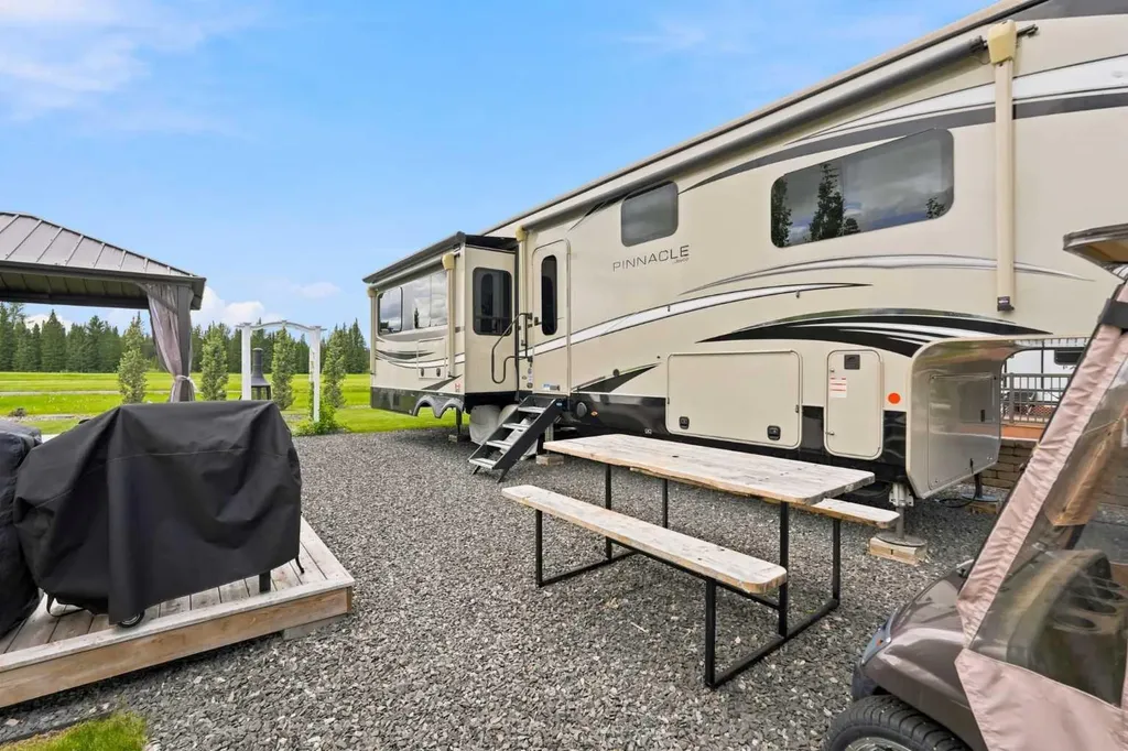 32351 Range Road 55 Rural Mountain View County AB T0M1X0