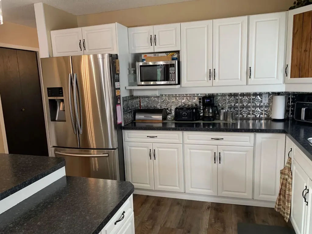 20 Pineview Road Whitecourt AB T7S 1H7