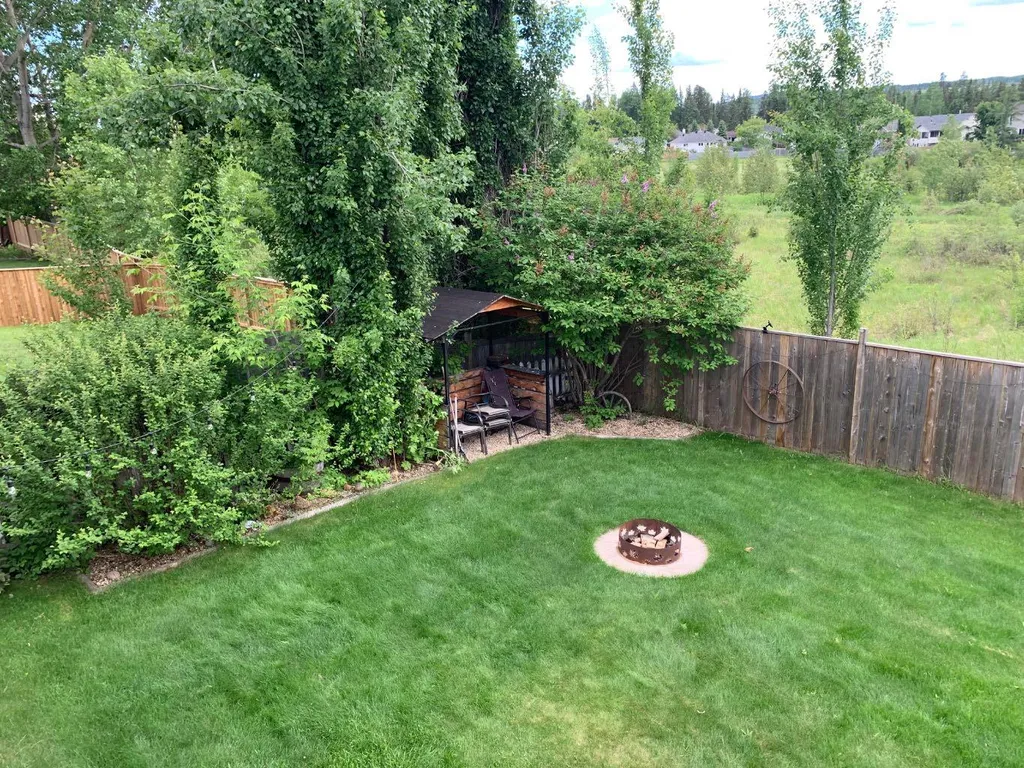 20 Pineview Road Whitecourt AB T7S 1H7