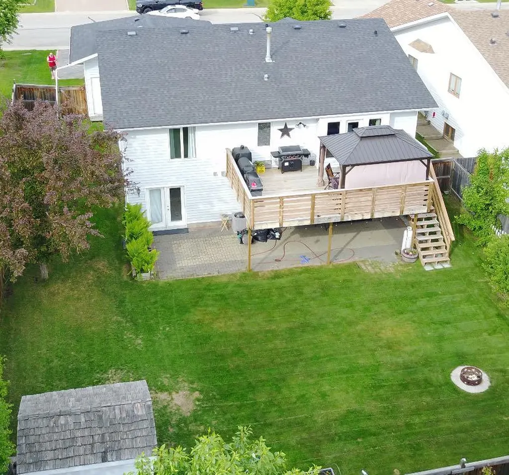 20 Pineview Road Whitecourt AB T7S 1H7