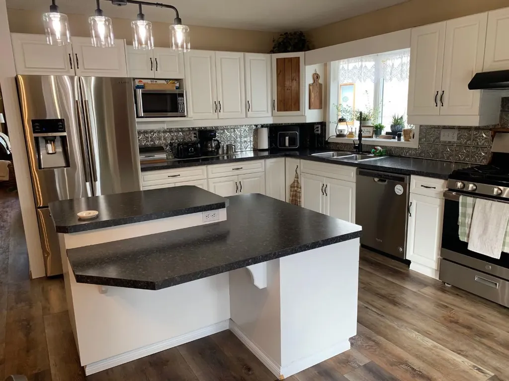 20 Pineview Road Whitecourt AB T7S 1H7