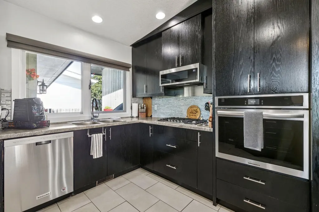 724 Willacy Drive SE Calgary AB T2J2B1