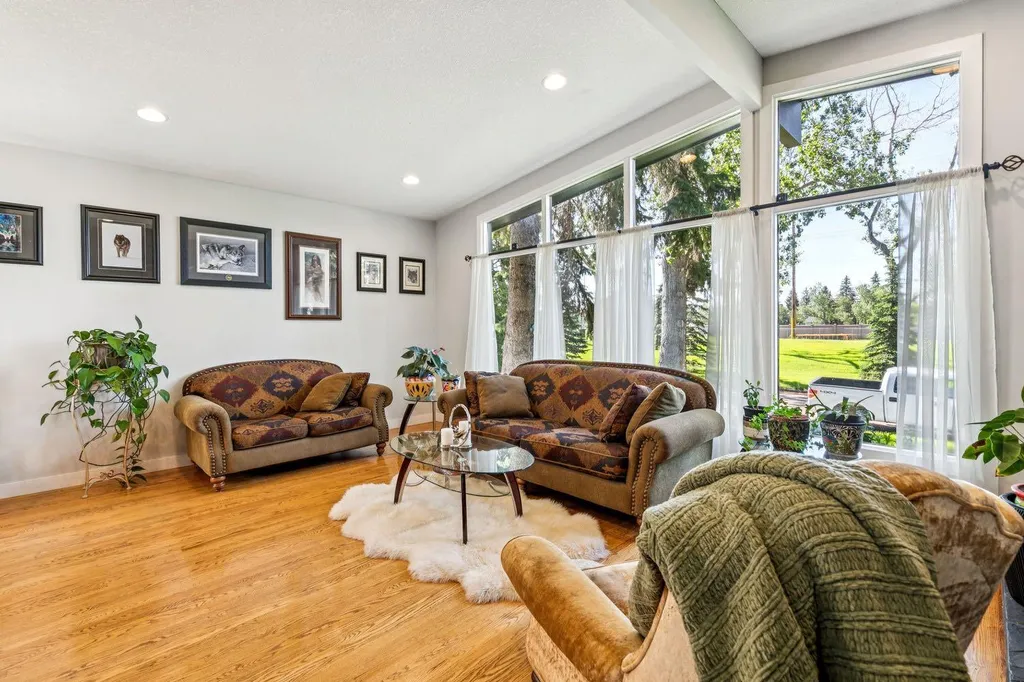 724 Willacy Drive SE Calgary AB T2J2B1