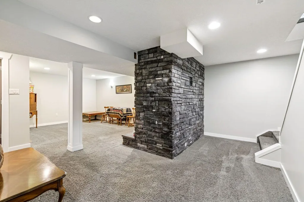 724 Willacy Drive SE Calgary AB T2J2B1
