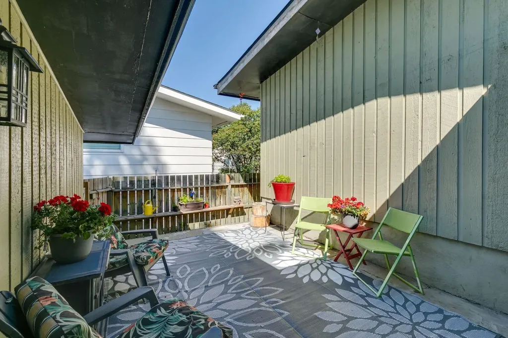 724 Willacy Drive SE Calgary AB T2J2B1