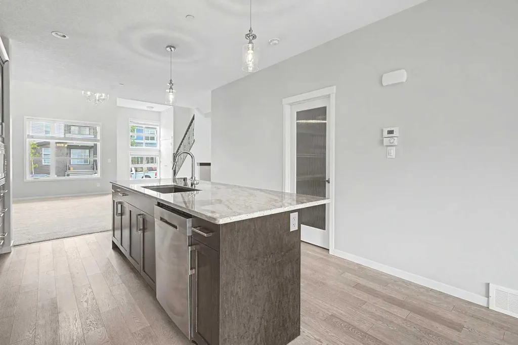 124 Howse Avenue NE Calgary AB T3P 0W1