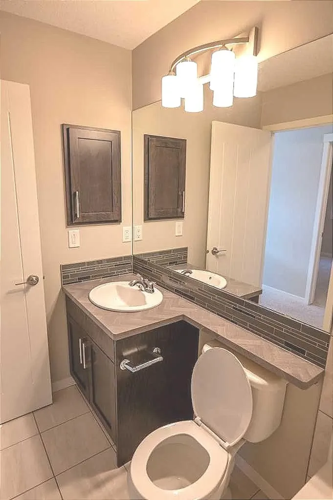 124 Howse Avenue NE Calgary AB T3P 0W1