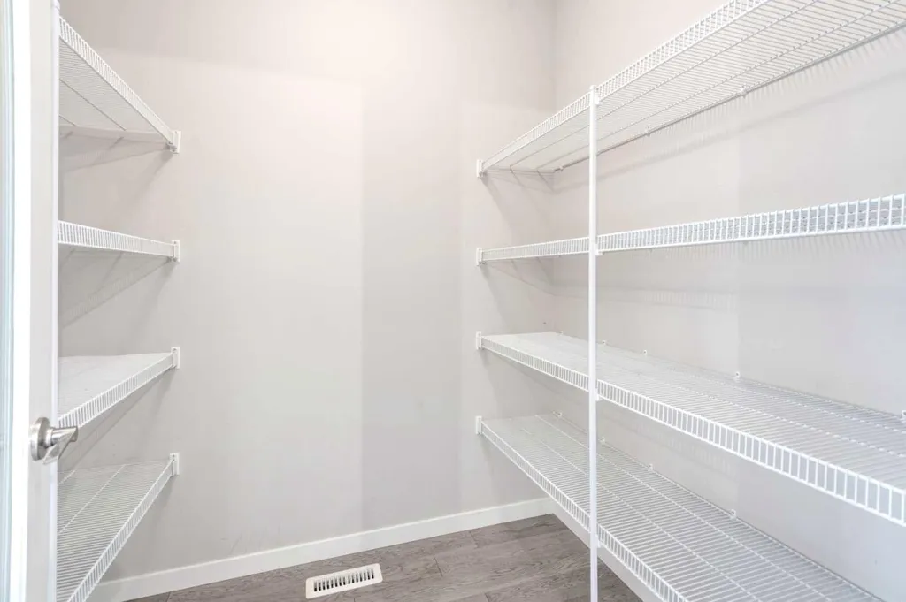 124 Howse Avenue NE Calgary AB T3P 0W1