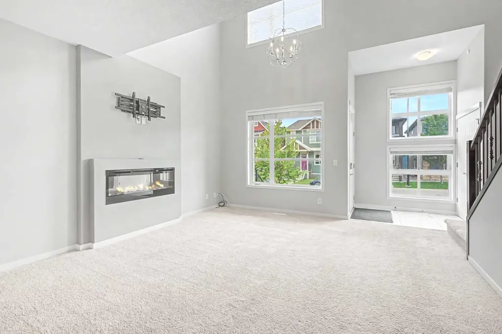 124 Howse Avenue NE Calgary AB T3P 0W1
